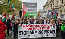 İngiltere’de Filistinlilere destek için protesto yürüyüşü düzenlendi
