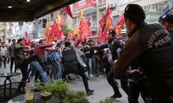 İzmir’de Van halkının iradesinin gasp edilmesini protesto edenlere polis müdahalesi