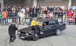 Edirne'de Drift Gösterisi Tehlikeye Dönüştü: Bir Kişi Otomobilin Üzerine Atladı!
