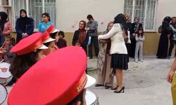 23 Nisan kutlamasında şehit ablasını duygulandıran bando