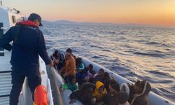 İzmir açıklarında 22 kaçak göçmen yakalandı
