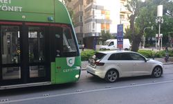 Alsancak'ta tramvay kazası panik yarattı