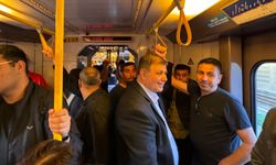 Başkan Tugay sahaya indi: Şikayetleri dinlemek için metro ve İZBAN'da!