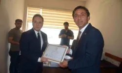 Selendi Belediye Başkanı Murat Daban mazbatasını aldı