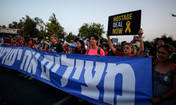 İsrail'de halk Netanyahu'yu istifaya çağırıyor