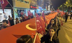 1000 metrelik Türk bayrağıyla Gençlik Yürüyüşü