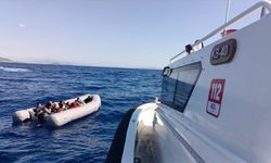 İzmir açıklarında 60 kaçak göçmen kurtarıldı