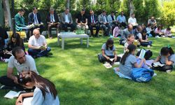 Alaşehir'de açık havada kitap okuma etkinliği düzenlendi