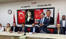 İYİ Parti'nin Alaşehir İlçe kurulu istifa edip, CHP'ye katıldı