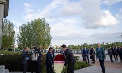 Kurtulmuş, Astana’daki Atatürk Anıtı’nı ziyaret etti