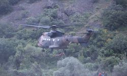 Ot toplamak için çıktığı dağda kayalıklardan düşerek yaralanan kadın, askeri helikopterle kurtarıldı