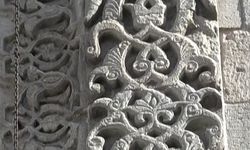 Selçuklu eseri Çifte Minareli Medrese'nin motiflerini kıyafetlere işlediler