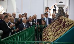 Bursa'da 6 asırlık türbenin ‘puşide örtüsü’ yenilendi