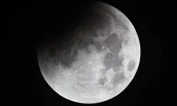Çin, Ay’ın karanlık yüzüne uzay aracı gönderdi