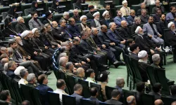 İran'da 12'nci dönem Meclisi göreve başladı