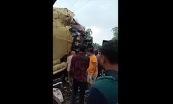Hindistan'da iki tren çarpıştı!