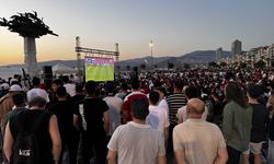 Milli maç, meydana kurulan dev ekrandan izlendi