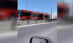 Seyir halindeki metrobüste çıkan yangın söndürüldü