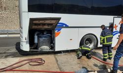 Otobüsün motor kısmında yangın çıktı, 38 yolcu tahliye edildi