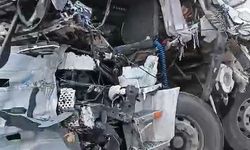 Yolcu otobüsü ile kamyon çarpıştı: 2 ölü, 4’ü ağır 30 yaralı!