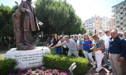 Karşıyaka'da Nazım Hikmet'e 61. yıl anması
