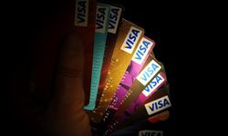 Kredi kartı borçluluğu rekor kırdı: Her 82 yeni kredi kartından birine yasal takip!