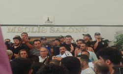 Büyükşehir'de arbede: Personel kapıya dayandı!