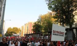 AK Parti İzmir'de 15 Temmuz İçin Yürüdü