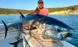 İzmir'de balıkçı Savaş Dursun'un dev orkinos avı