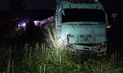 Afyonkarahisar'da tır ile otomobil çarpıştı, 1 kişi öldü, 5 kişi yaralandı