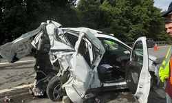 Anadolu Otoyolu'nda hafif ticari araç ile minibüs çarpıştı, 3 kişi öldü, 3 kişi yaralandı