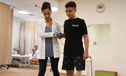 Berkay, Çocuk İyilik Merkezi'nde fizik tedavi görüyor