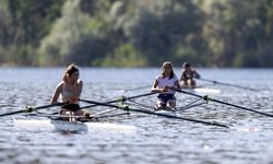 Eski milli sporcu, Eymir Gölü'nde yüzlerce kişiyi kürek sporuyla tanıştırıyor