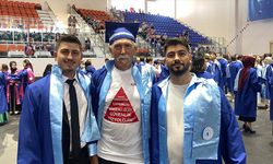 Gençlerin "Ruhi amcası" 75 yaşında üniversiteden mezun oldu