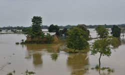 Hindistan'da aşırı yağışların yol açtığı sellerde hayatını kaybedenlerin sayısı 48'e yükseldi