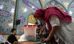 İran'da cumhurbaşkanı seçiminde oy verme süreci devam ediyor