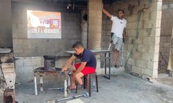 İsrail'in engelli bıraktığı Gazzeli aile, saldırılar altında yaşama tutunmaya çalışıyor