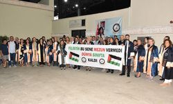İzmir Demokrasi Üniversitesi mezuniyet töreninde Filistin'e destek mesajı verildi