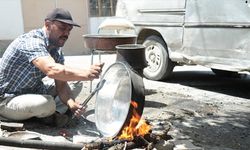 Müzisyen kalaycı, ailesiyle köy köy gezerek ata mesleğini yaşatıyor