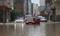Ordu'nun Fatsa ilçesinde şiddetli yağış su baskınlarına neden oldu