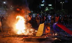 Protestolarda altı kişi öldü