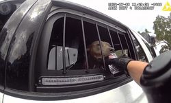 ABD’de polis, arabanın içerisinde bırakılmış köpeği camı kırarak kurtardı