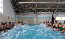 Bingöl’de çocuklar için yaz yüzme kursları başladı