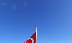 BOLU Zirvedeki yıpranmış Türk bayrağını değiştirdiler