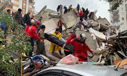 Depremde 63 kişinin öldüğü apartmanda tadilat yaptıkları öne sürülen baba ve oğluna dava