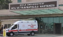 Dicle Üniversitesi Hastanesi’nde personel ve refakatçi 55 kişi yemekten zehirlendi