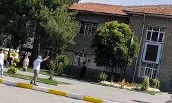 Elazığ'da Atatürk heykeline taşla saldıran şüpheli, adliyede