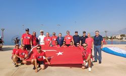 Eski Bakan Tüzmen ile sporcular, Kıbrıs'a yüzerek Türk bayrağı götürecek