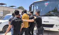 İmalathanede metal parçaları arasında saklanan 10 kaçak göçmen yakalandı
