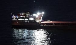 Kaptanı uyuyunca karaya oturan hayvan yemi yüklü gemi, 3 gün sonra kurtarıldı
